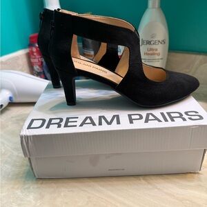Dream Pairs Elegant Black Cutout Heels